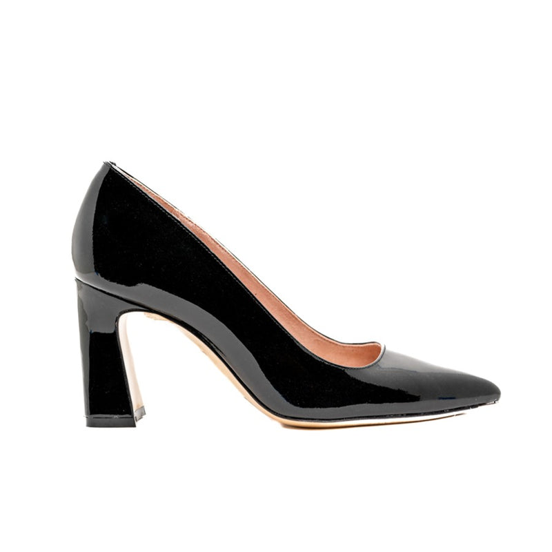 Leather court shoes Woman, Black